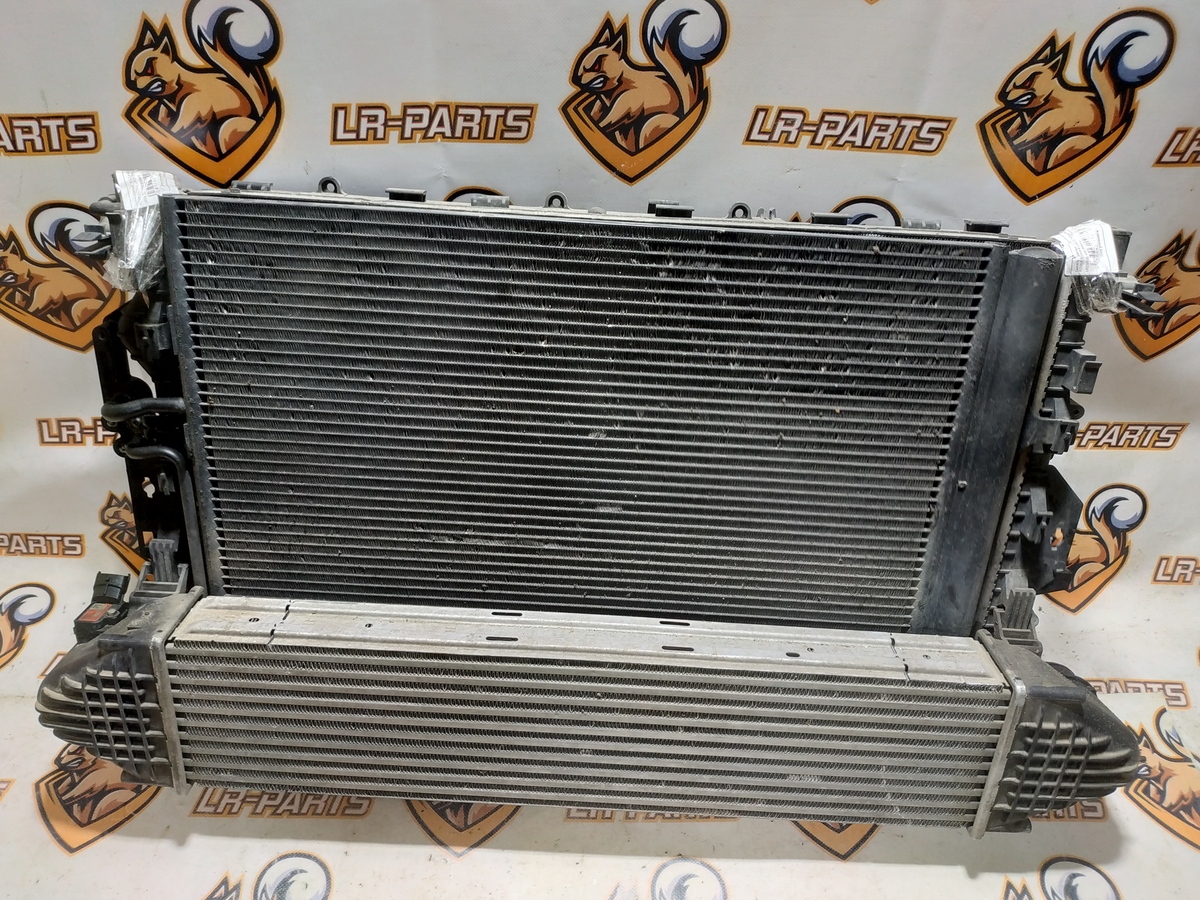 LR023921 Radiator kaseta 2.0 T benzyna RANGE ROVER EVOQUE L538 2011-2018 używane